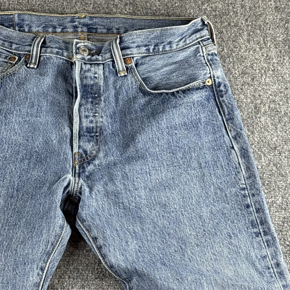 Vintage Levi's 501 Original Fit Jeans 32x30 Medium Wash Button Fly Y2K 2001